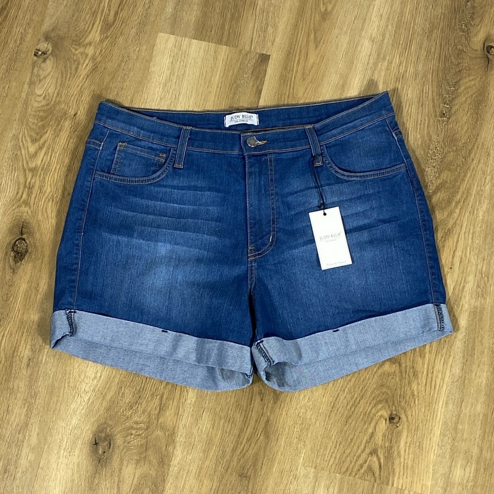 Judy Blue High Waisted Cuffed Jean Shorts Medium Blue  size 1XL